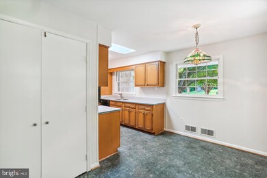 8112 Cindy Ln, Bethesda, MD 20817 - photo 7