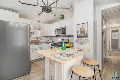 1020 N Bunker Place, Sioux Falls, SD 57103 - photo 2