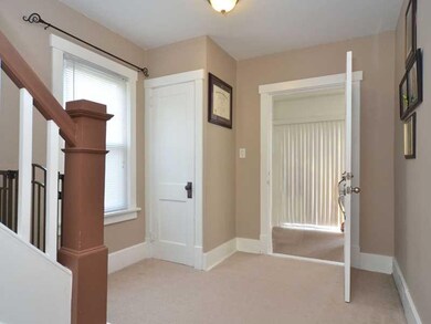 Entry/Foyer.