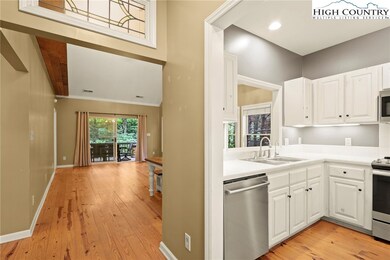 103 Clary Ct unit 9, Blowing Rock, NC 28605 - photo 4