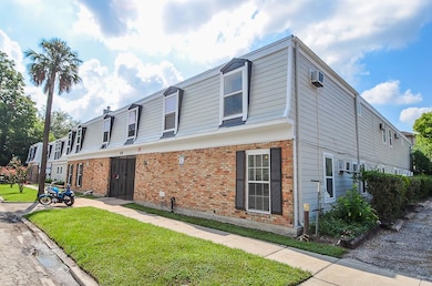 1423 Hawthorne St unit 15, Houston, TX 77006 - photo 2