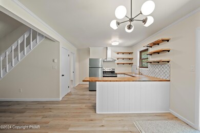 Dining/Kitchen Area