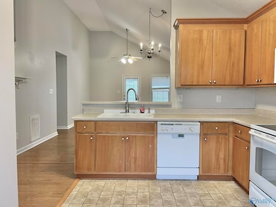 186 Hollington Dr NE, Huntsville, AL 35811 - photo 4