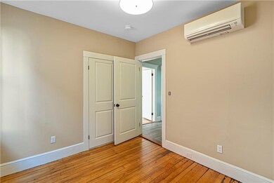35 Elm St unit 3, Newport, RI 02840 - photo 4