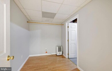 9740 Pleasant Gate Ln, Potomac, MD 20854 - photo 6