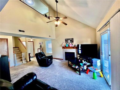 907 N Fieldstone Dr, Lawrence, KS 66049 - photo 5