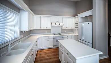 7171 Oak Pointe Curve, Bloomington, MN 55438 - photo 6