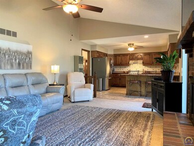 816 SE 42nd Terrace, Topeka, KS 66609 - photo 4