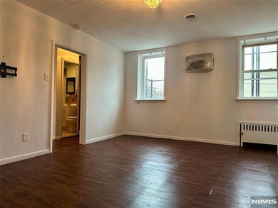 530 Valley Brook Ave unit 2nd Floor, Lyndhurst, NJ 07071 - photo 3