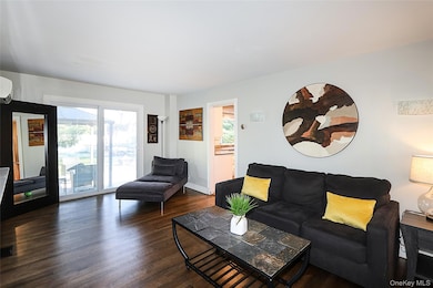 174 Parkside Dr, Roslyn Heights, NY 11577 - photo 4