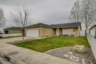 1250 Rochelle Ct, Central Point, OR 97502 - photo 3