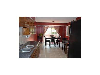 Kitchen w/Brkfs Bar, Newer Appliances, Tile Floors
