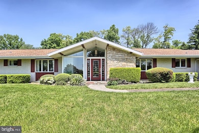 4871 Hawthorn Dr, Harrisburg, PA 17111 - photo 2