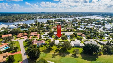 Only minutes to Manatee pocket marinas and restaur