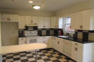 3366 S 2nd St, Whitehall, PA 18052 - photo 4