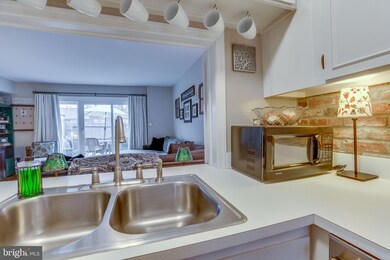 8396 Forrester Blvd unit 555, Springfield, VA 22152 - photo 3