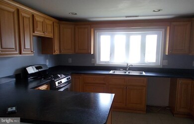 306 Mardo Ave, Halethorpe, MD 21227 - photo 3