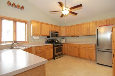 434 Oakwood Dr, Oregon, WI 53575 - photo 2