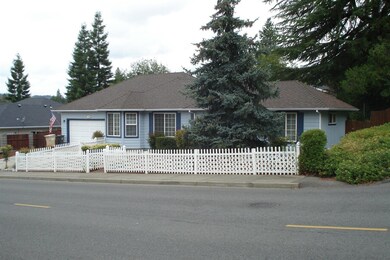 1060 NE Savage St, Grants Pass, OR 97526 - photo 3