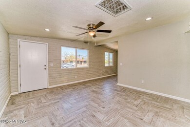 438 E Lester St, Tucson, AZ 85705 - photo 3