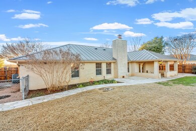 614 W Morse St, Fredericksburg, TX 78624 - photo 7