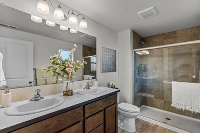Clearwater - Main Bathroom