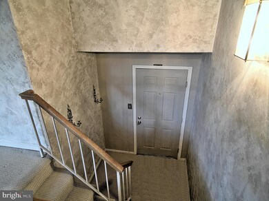 12945B Grays Pointe Rd unit B, Fairfax, VA 22033 - photo 2