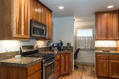 2323 SW 40th St, Redmond, OR 97756 - photo 5