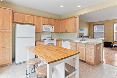 Grab a bite on the island