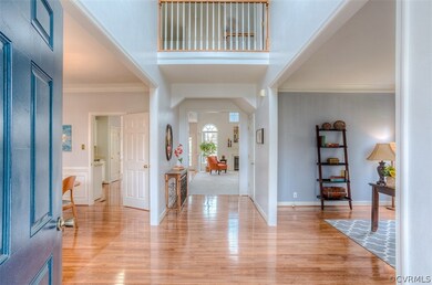 Dramatic 2 story foyer entry