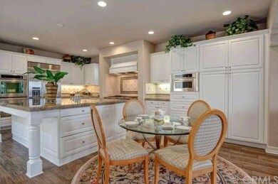 Highly upgraded kitchen w/big island, upgraded Gra