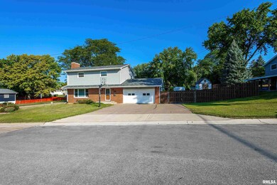 1604 Hillcrest Ave, Bettendorf, IA 52722 - photo 4