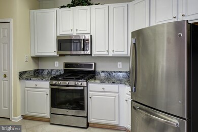 12481 Hayes Ct unit 301, Fairfax, VA 22033 - photo 5