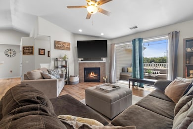 420 E Veterans Way unit 8, Mukwonago, WI 53149 - photo 2