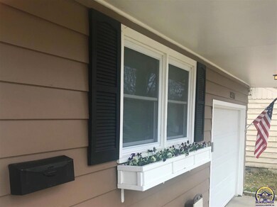1531 SW Campbell Ave, Topeka, KS 66604 - photo 2