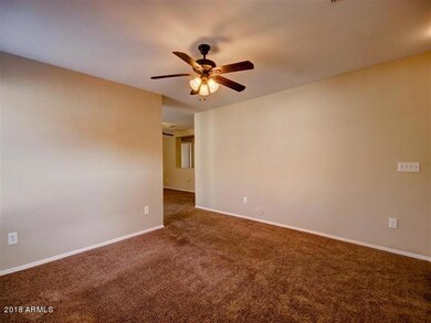 2_AZ13617_living