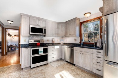 40 Dracut Rd, Hudson, NH 03051 - photo 6