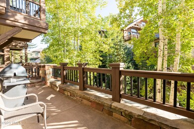 alpine_club_203_exterior_patio_a