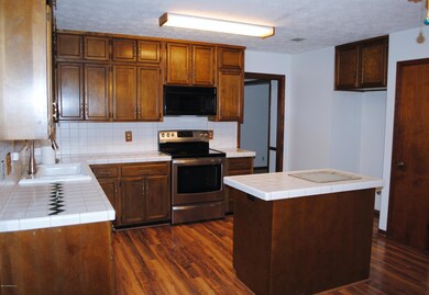 Eat In Kitchen w/Island