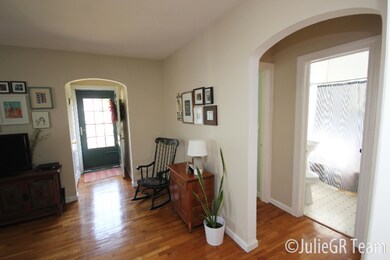 04 Living room to bathroom