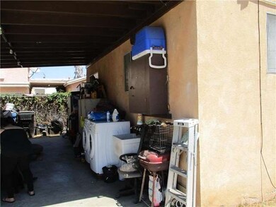 Front house laundry area 