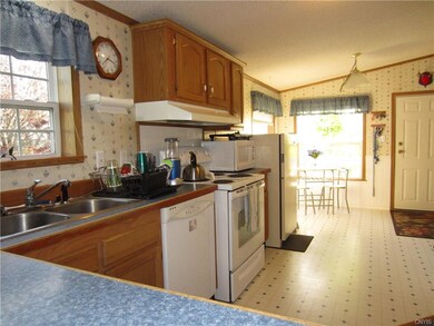 Light and bright, the working areas of the kitchen