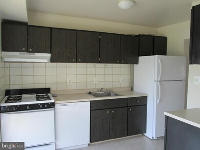 2370 Sun Valley Cir unit 2-J, Silver Spring, MD 20906 - photo 2