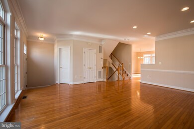 9977 Cyrandall Dr, Oakton, VA 22124 - photo 3