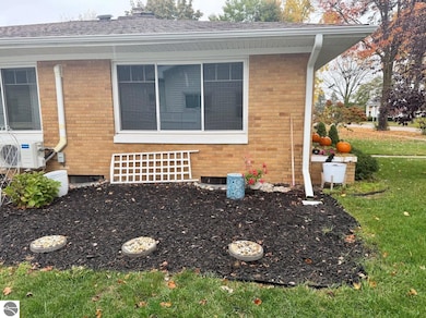 406 S University Ave, Mount Pleasant, MI 48858 - photo 3