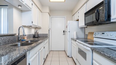 Kitchen with granite countertops! All appliances s