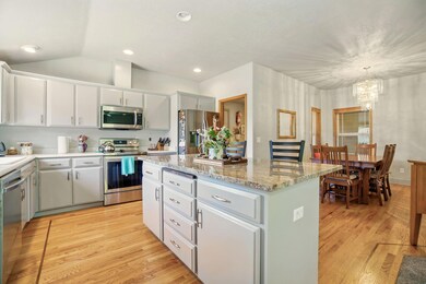 254 Summer Glen Ct, Central Point, OR 97502 - photo 5