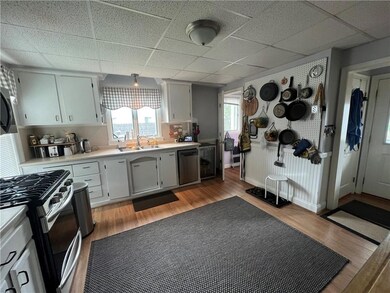 185 Roosevelt St, Providence, RI 02909 - photo 4