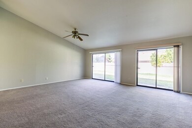 844 E Courtney-7