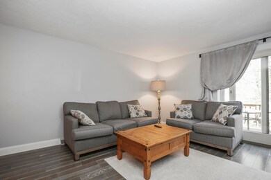 013-photo-living-room-8293284